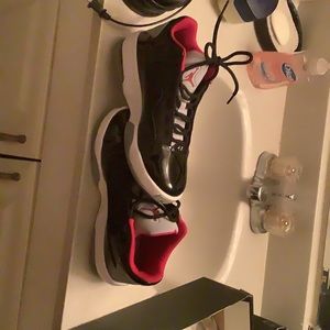 Jordan Max Aura 2 Grade School Shoe